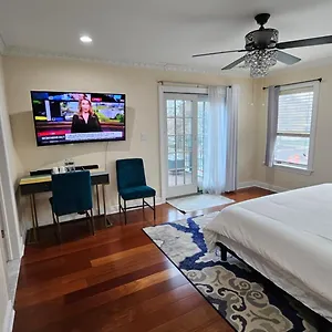 Luxury Hotel-style In Queens, Homestay