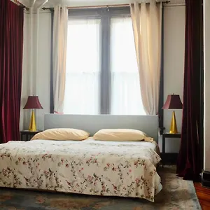 Couette-café Pl And Gallery, New York